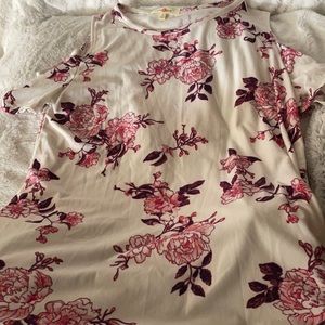 Short sleeve off the shoulders